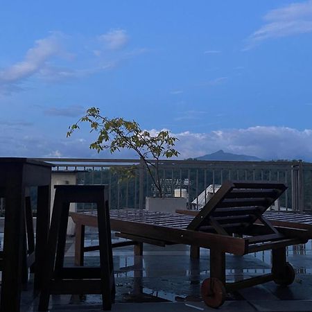 Sun Dove Suite Kandy Esterno foto