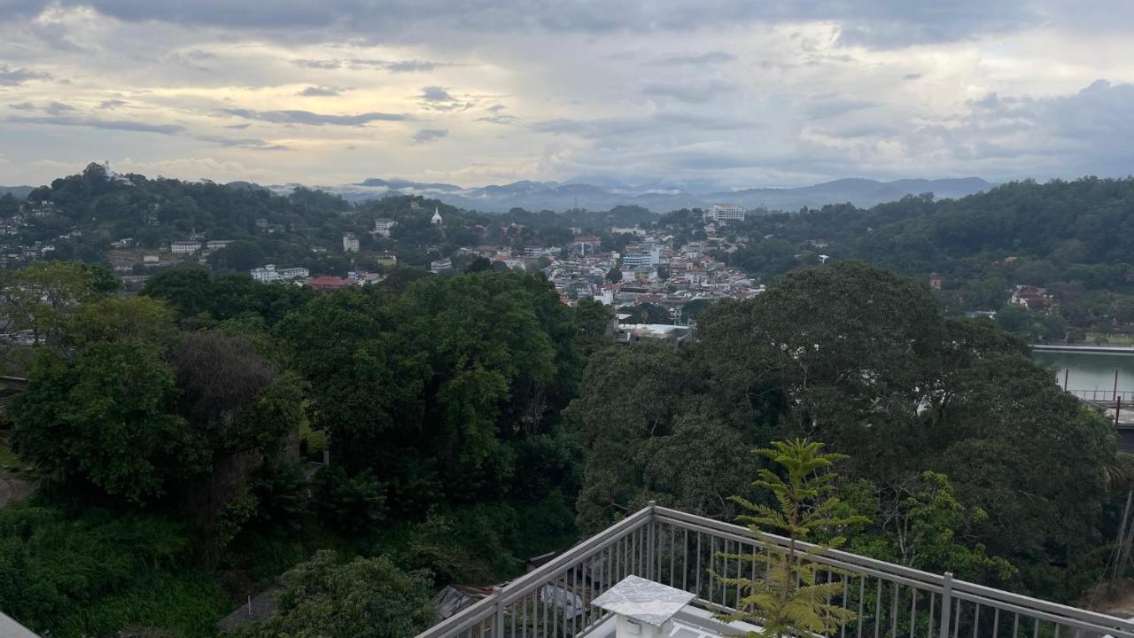 Sun Dove Suite Kandy Esterno foto