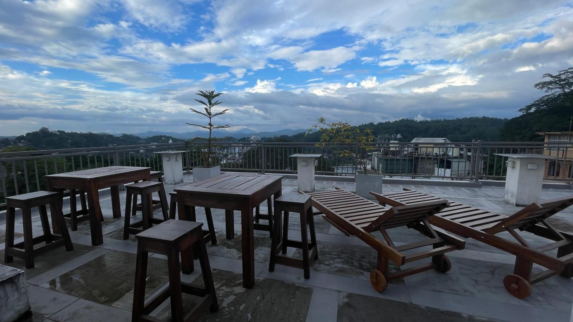 Sun Dove Suite Kandy Esterno foto