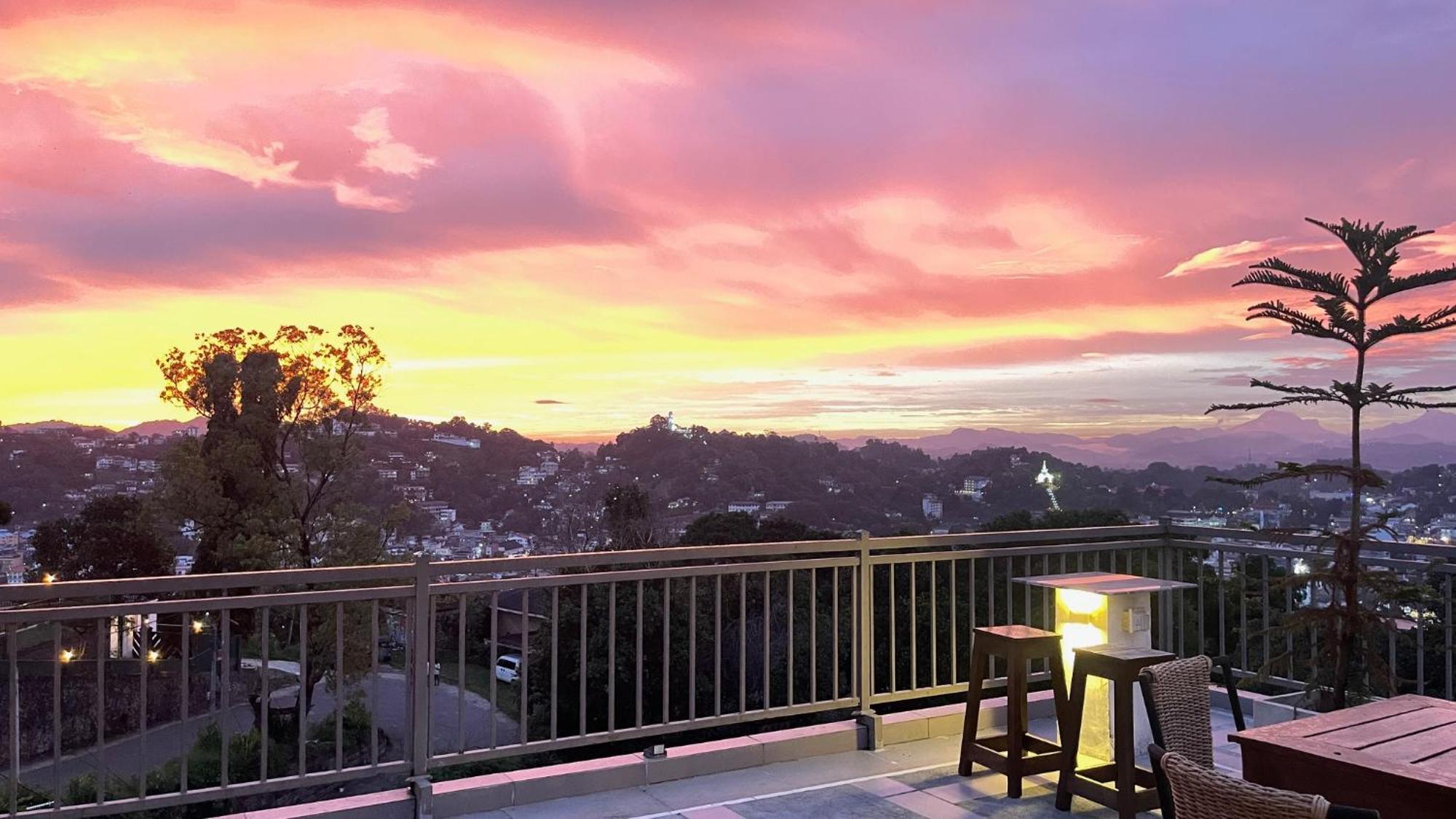 Sun Dove Suite Kandy Esterno foto